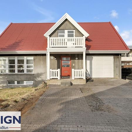 Large Apartment Close To The Centre Reykjavik Exterior photo