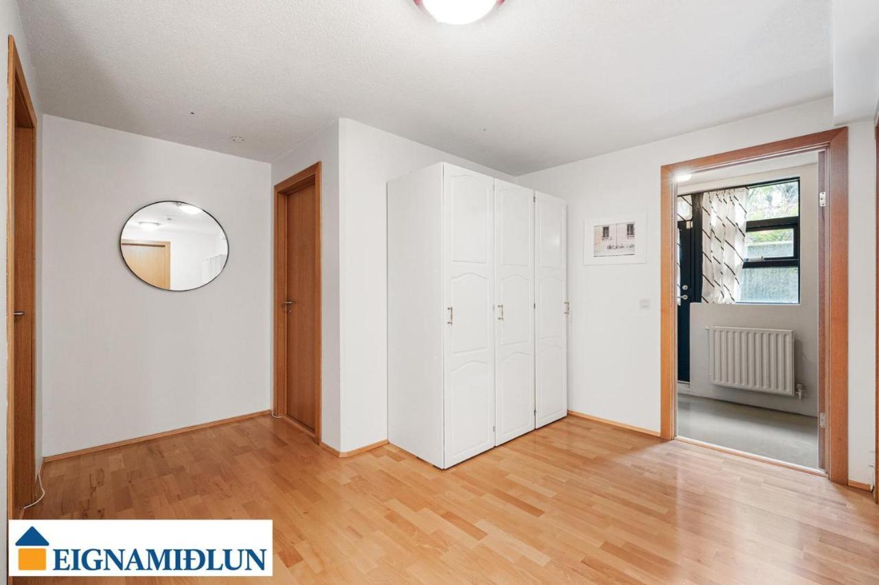Large Apartment Close To The Centre Reykjavik Exterior photo