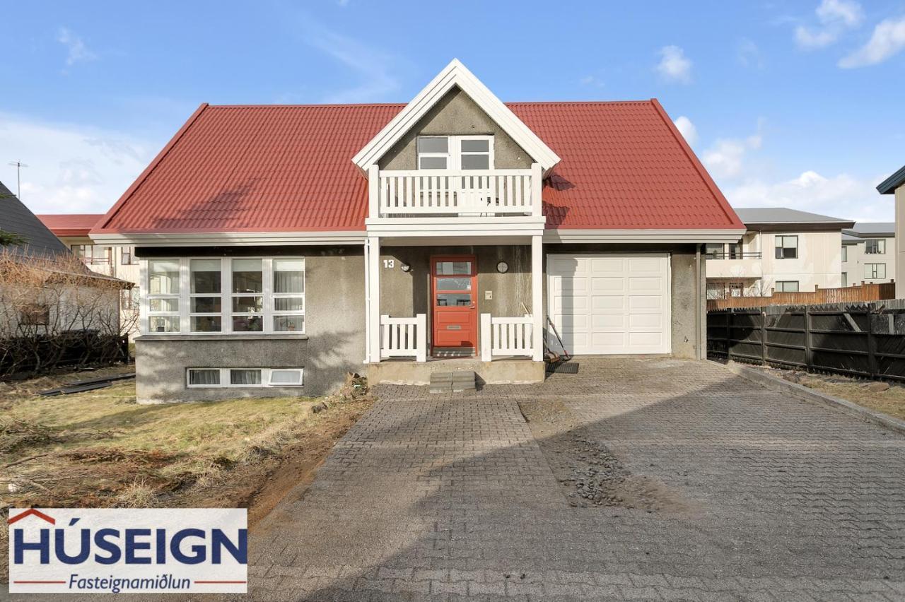 Large Apartment Close To The Centre Reykjavik Exterior photo